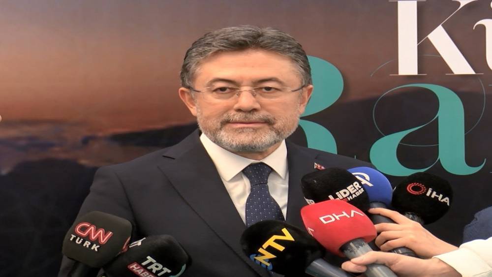 Bakan Yumaklı: "&Ccedil;ift&ccedil;ilerimizin &uuml;retimini etkileyecek herhangi bir g&uuml;bre problemi olmayacak"
