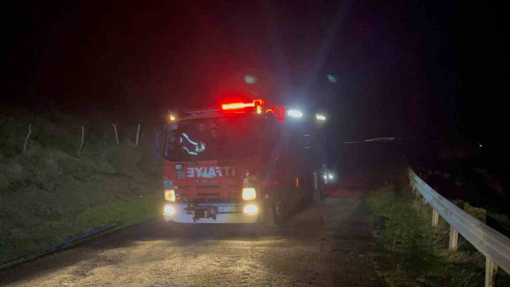 Sinop&rsquo;ta yangın paniği: Yangını fırtına s&ouml;nd&uuml;rd&uuml;
