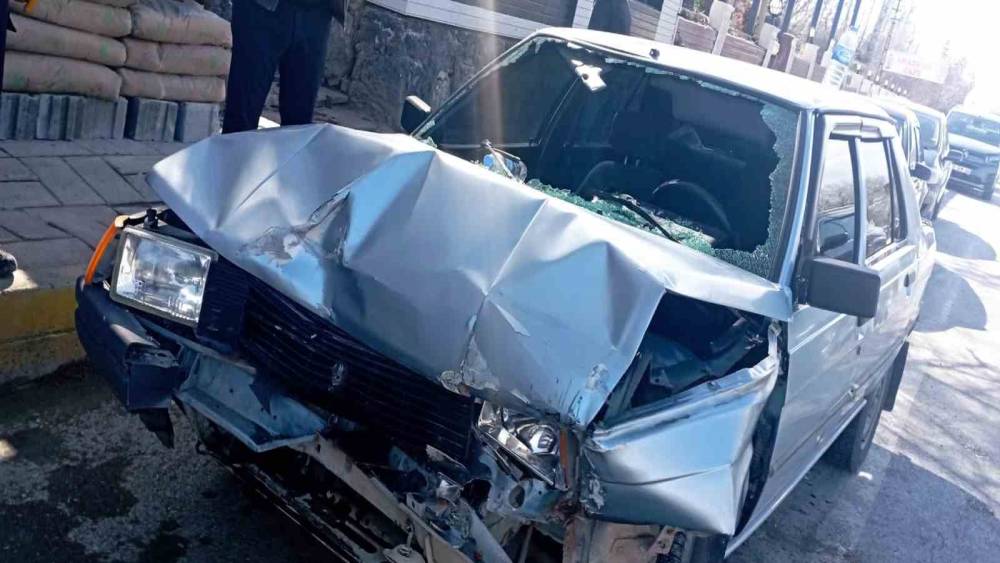 Van&rsquo;da trafik kazası: 2 yaralı
