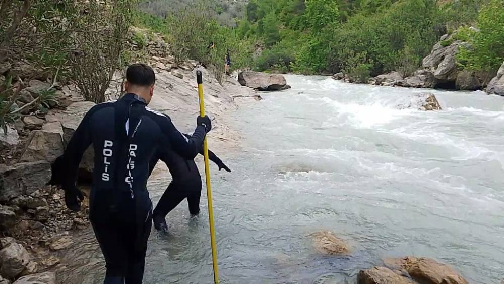 &Ccedil;ayda kaybolan gencin &ccedil;ocuklara boks &ouml;ğretirken g&ouml;r&uuml;nt&uuml;leri ortaya &ccedil;ıktı
