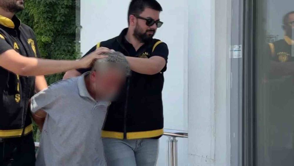 Mağazadan takıları &ccedil;alan hırsızdan pes dedirten savunma: "Bana bor&ccedil;ları vardı"
