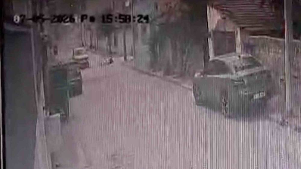 Eskişehir&rsquo;de 6 yaşındaki bisikletli &ccedil;ocuk ile aracın &ccedil;arpıştığı kaza kameralara anbean yansıdı
