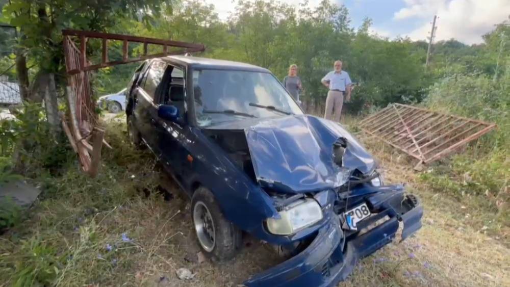 Kaza yapan s&uuml;r&uuml;c&uuml; aracını bırakıp uyumaya gitti
