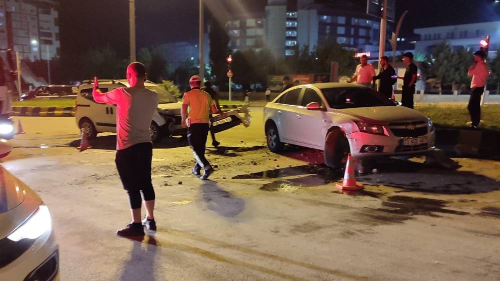 Muş&rsquo;ta trafik kazası: 2 yaralı
