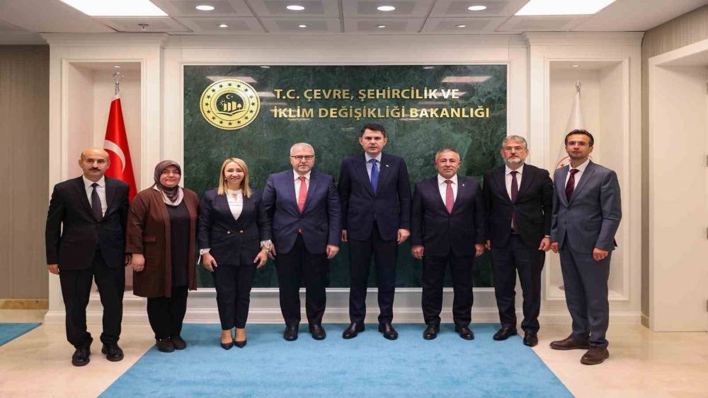 Bilecik heyeti Bakan Kurum&rsquo;la yatırımları masaya yatırdı
