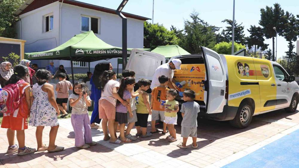 Mersin&rsquo;de yaz sıcaklarında 163 bin bardak limonata dağıtıldı
