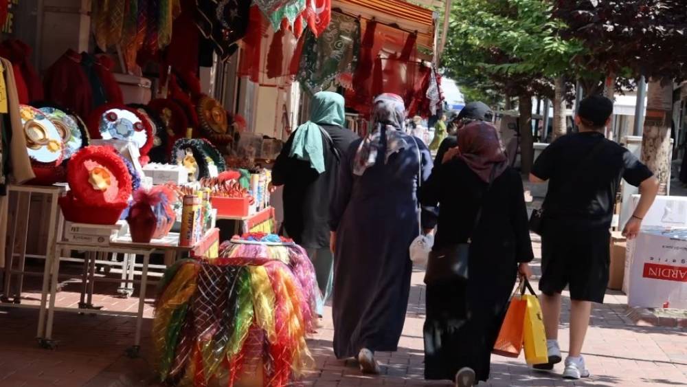 Kırşehir&rsquo;de gurbet&ccedil;i hareketliliği esnafa can suyu oldu
