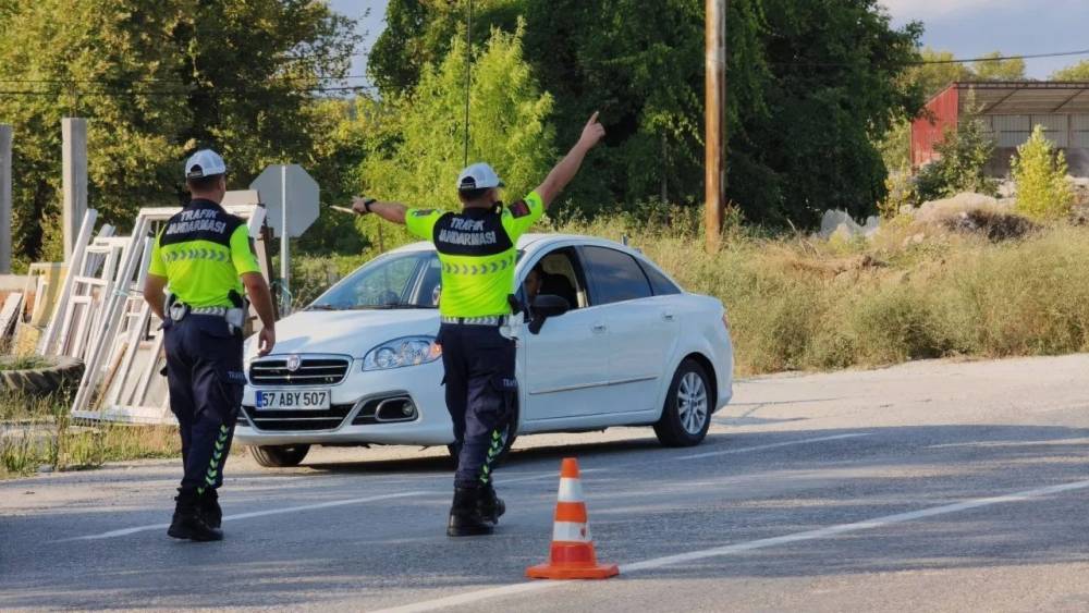 Sinop&rsquo;ta jandarmadan trafik g&uuml;venliği i&ccedil;in 7/24 denetim
