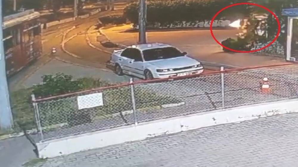 Seferleri durdurulan nostalji tramvayına yanıcı madde atıldı: O anlar kamerada
