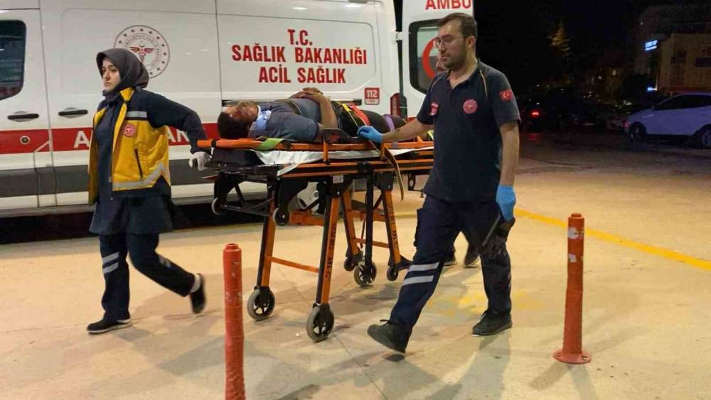 Elektrikli bisiklet ile u&ccedil;uruma yuvarlandılar: 3 &ccedil;ocuk yaralandı
