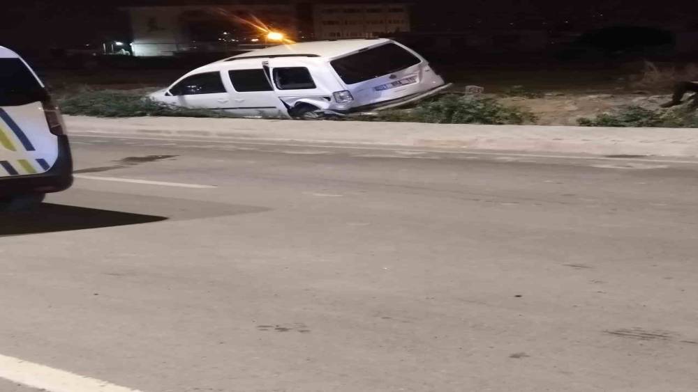 Osmaniye&rsquo;de iki ara&ccedil; &ccedil;arpıştı: 3 yaralı
