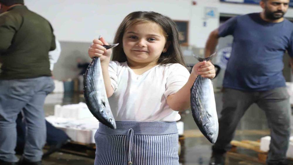 Karadeniz&rsquo;de &ccedil;ifte bereket: Hem palamut hem hamsi bolluğu
