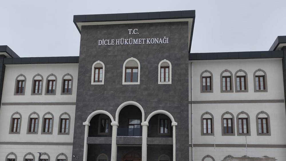 Dicle&rsquo;de 8 ayda 9 kilo 20 gram esrar, 5 bin 967 k&ouml;k kenevir ele ge&ccedil;irildi
