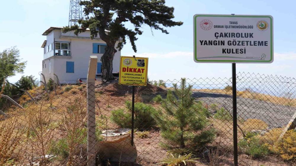Denizli&rsquo;nin yeşil &ouml;rt&uuml;s&uuml; yangınlara karşı teknolojik ekipmanlarla g&ouml;zetleniyor
