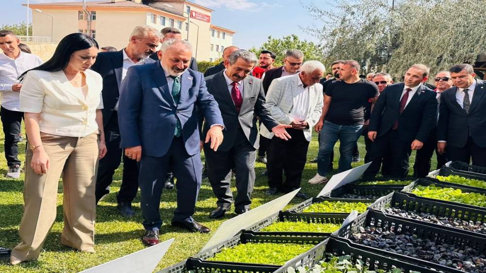 Şırnak&rsquo;ta &uuml;reticilere 152 bin sebze fidesi ve &ccedil;oban &ccedil;antası dağıtıldı
