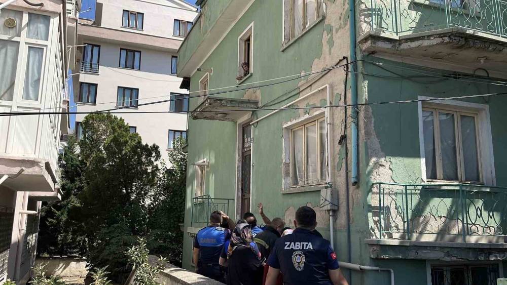 &lsquo;Binadan k&ouml;t&uuml; koku&rsquo; ihbarı ekipleri alarma ge&ccedil;irdi, ger&ccedil;ek bambaşka &ccedil;ıktı
