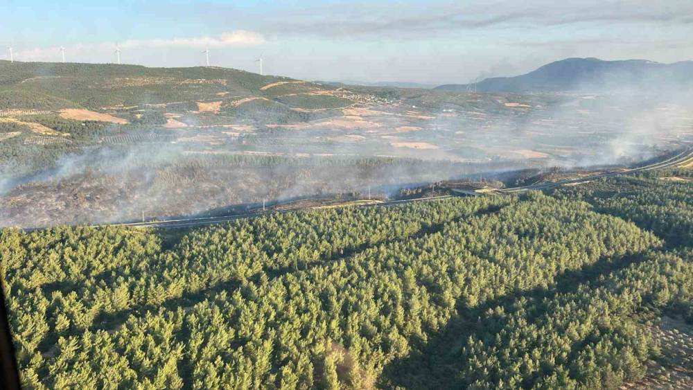 Soma&rsquo;daki orman yangını kontrol altına alındı: Otoyol yeniden ulaşıma a&ccedil;ıldı
