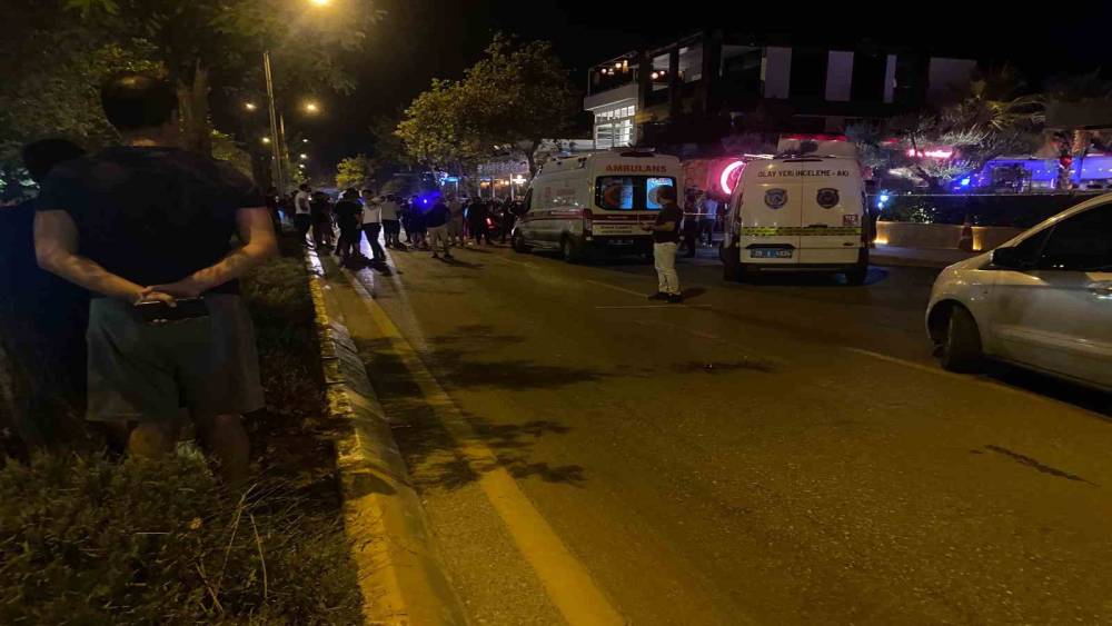 Denizli&rsquo;de iki grup arasında silahlı &ccedil;atışma; &Ouml;l&uuml; ve yaralılar var
