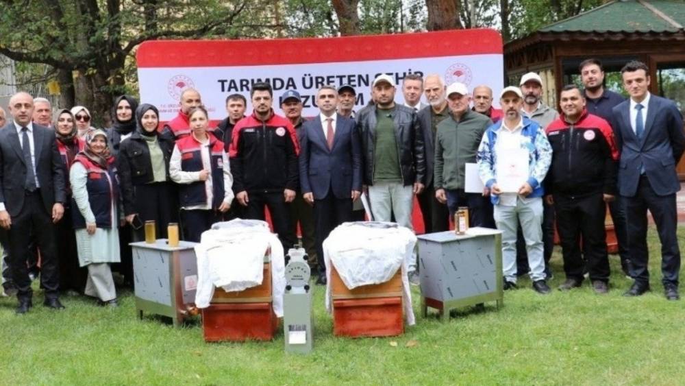 Erzurum&rsquo;da tarım ve arıcılığa b&uuml;y&uuml;k destek
