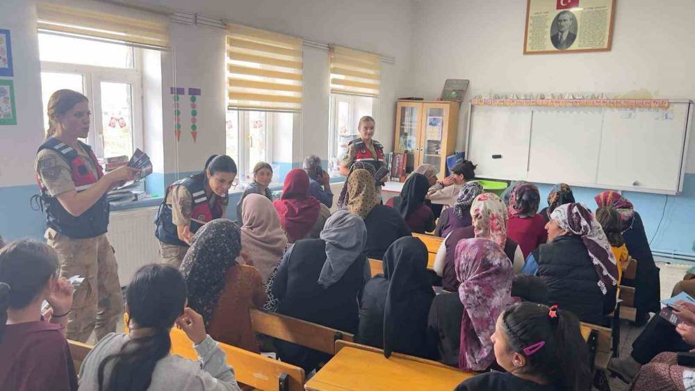 Kars&rsquo;ta 152 vatandaşa KADES ve 6284 sayılı Kanun anlatıldı
