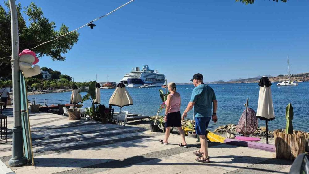 Bodrum&rsquo;da iki gemiyle 2 bin 888 yolcu geldi
