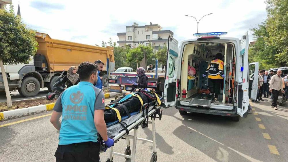 İki motosiklet &ccedil;arpıştı: 1 yaralı
