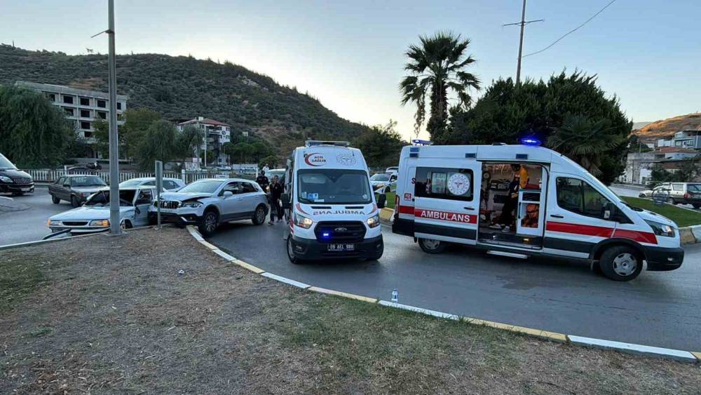 S&ouml;ke&rsquo;de trafik kazası: 2 yaralı
