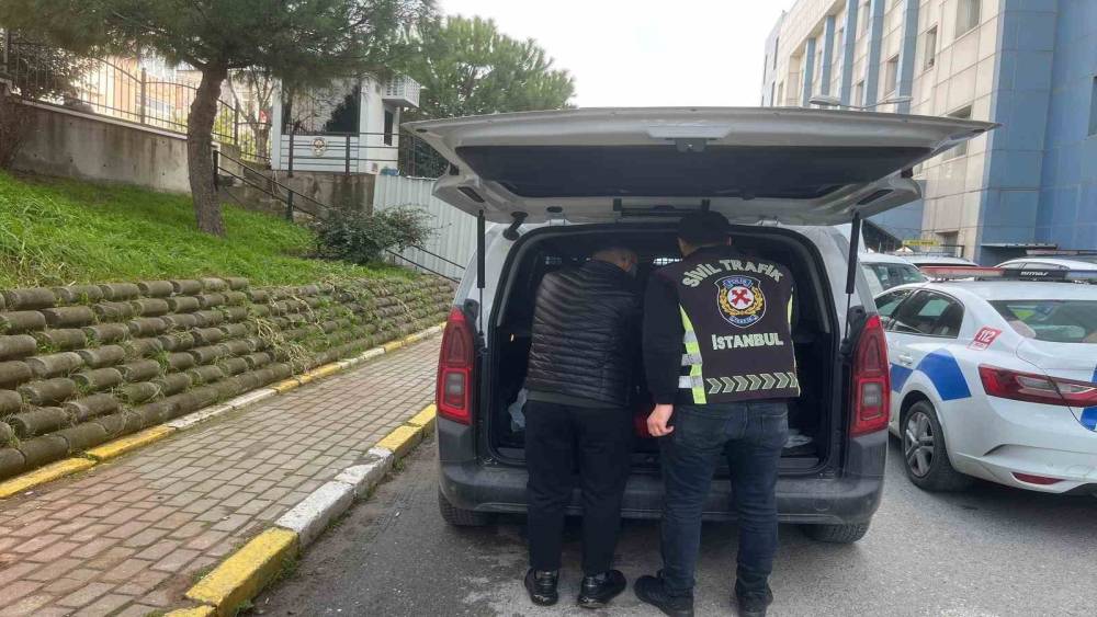 Avcılar&rsquo;da trafik kullarını ihlal eden s&uuml;r&uuml;c&uuml;ye 6 bin 457 TL ceza
