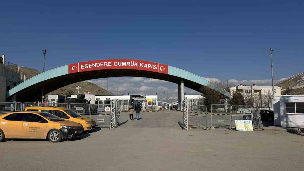Esendere Sınır Kapısı&rsquo;nda sessiz bekleyiş
