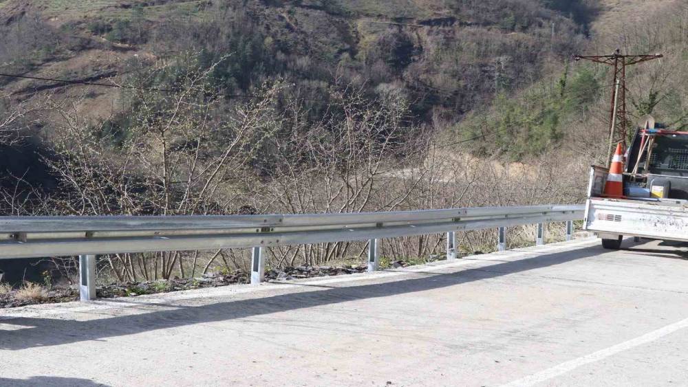 &Ouml;l&uuml;m yoluna bariyerli &ouml;nlem
