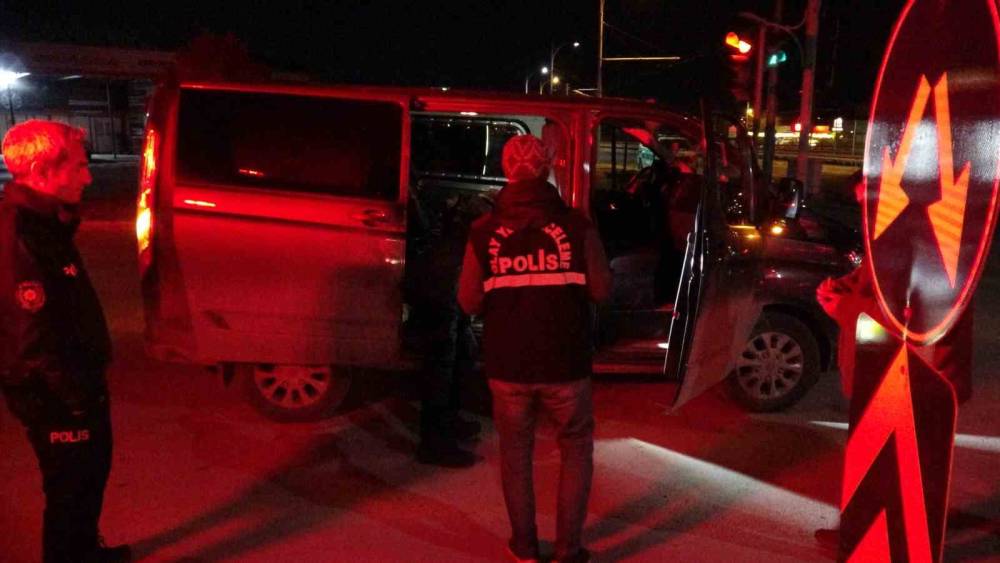 Malatya&rsquo;da husumetlilerin bı&ccedil;aklı kavgası: 5 yaralı, 4 g&ouml;zaltı
