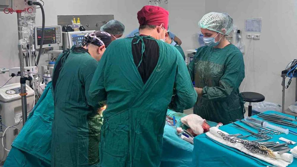 Bursalı doktor &ouml;l&uuml;m&uuml;yle 5 hastaya umut oldu
