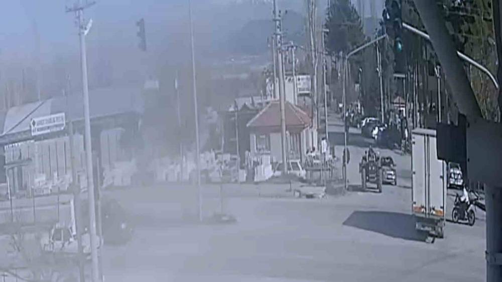 Burdur&rsquo;da gen&ccedil; s&uuml;r&uuml;c&uuml;n&uuml;n &ouml;l&uuml;me gittiği kaza kamerada
