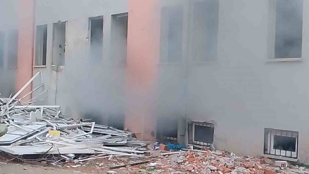 Kırıkkale&rsquo;de eski kamu binasında yangın
