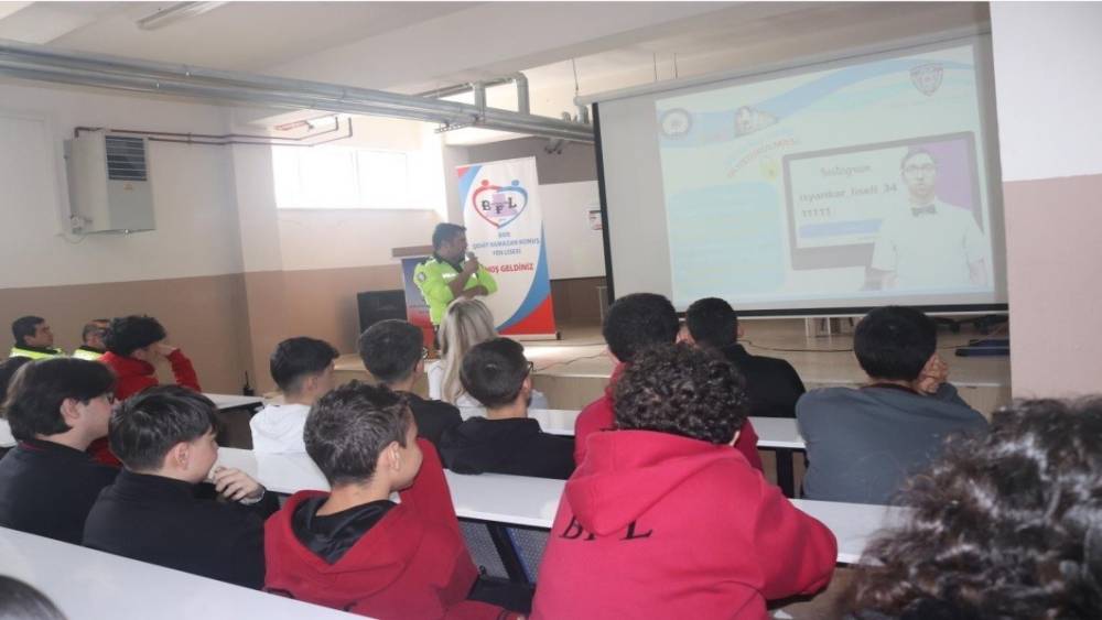 605 &ouml;ğrenciye g&uuml;venli teknoloji kullanımı eğitimi
