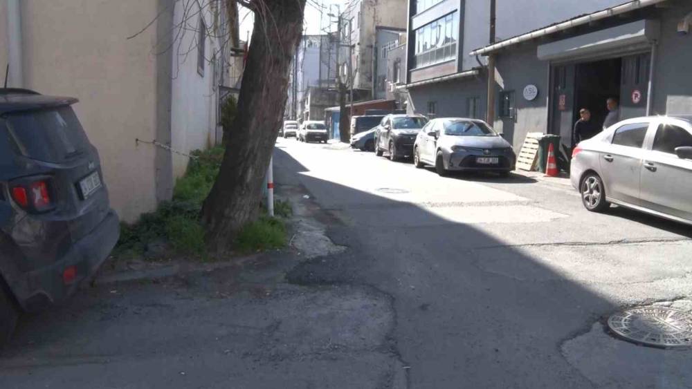 Ey&uuml;psultan&rsquo;da belediyeye "hız kesici kasis" tepkisi
