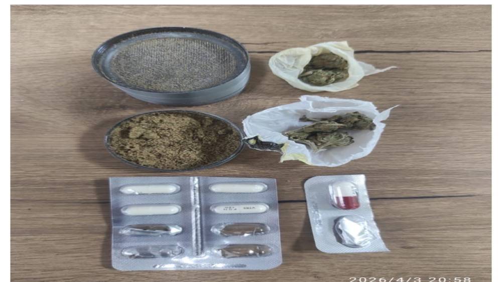 Reyhanlı&rsquo;da durdurulan ara&ccedil;ta uyuşturucu ve kurusıkı tabanca ele ge&ccedil;irildi
