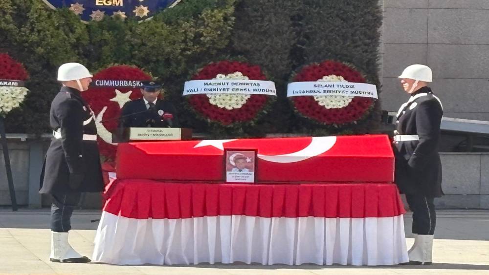 Şehit polis memuru Se&ccedil;kin Yal&ccedil;ın i&ccedil;in emniyette t&ouml;ren d&uuml;zenlendi
