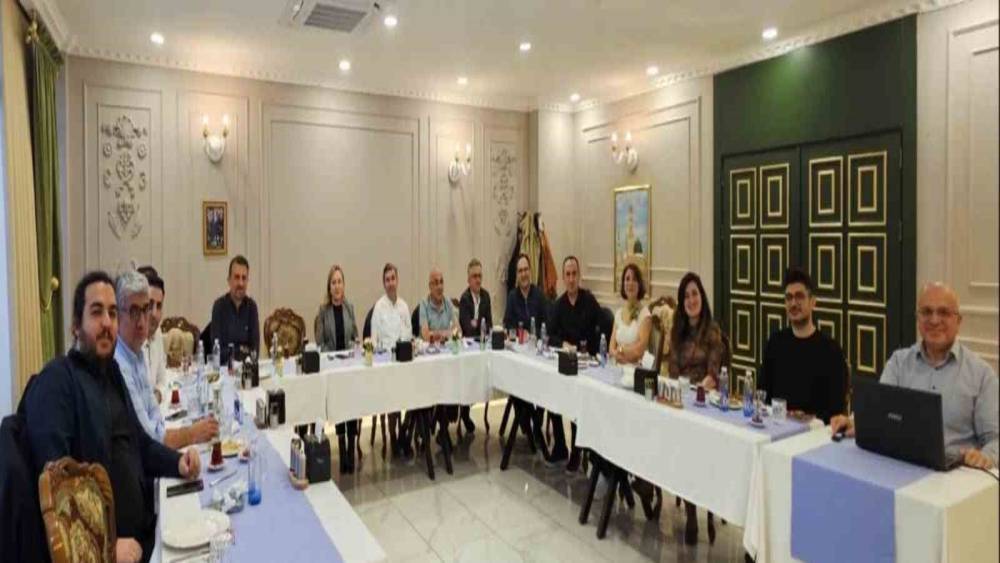 GA&Uuml;N Hastanesi&rsquo;nde tiroid kanserine ekip yaklaşımı
