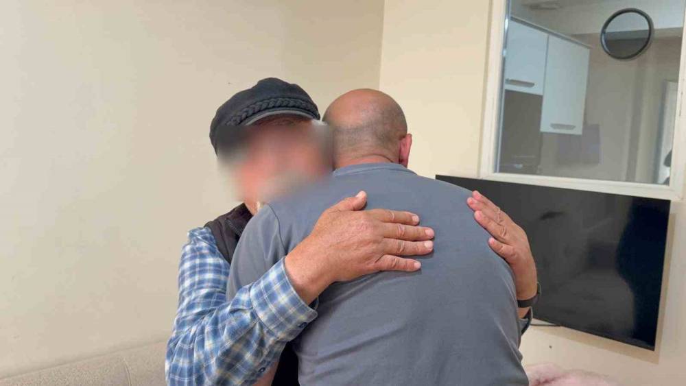 İBAN&rsquo;ları arkadaşıyla paylaştı, 71 yaşındaki babasıyla aynı koğuşta hapis yattı
