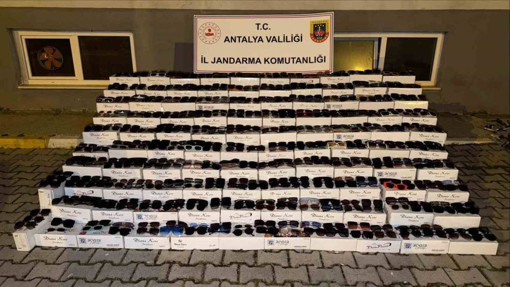 Antalya&rsquo;da 10 milyon TL&rsquo;lik g&uuml;mr&uuml;k ka&ccedil;ağı &uuml;r&uuml;n ele ge&ccedil;irildi
