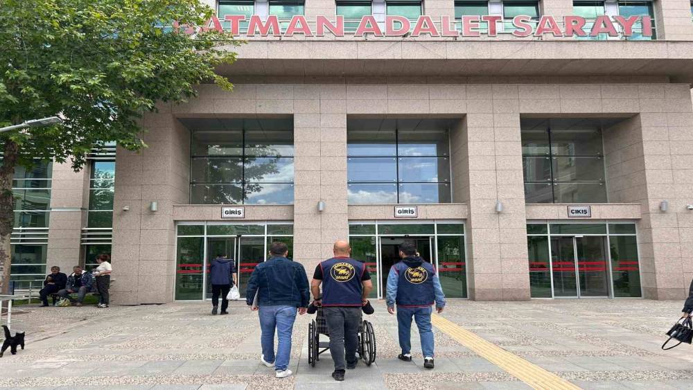 Batman&rsquo;da 50 yıl kesinleşmiş hapis cezası bulunan şahıs yaşlı bakımevinde yakalandı
