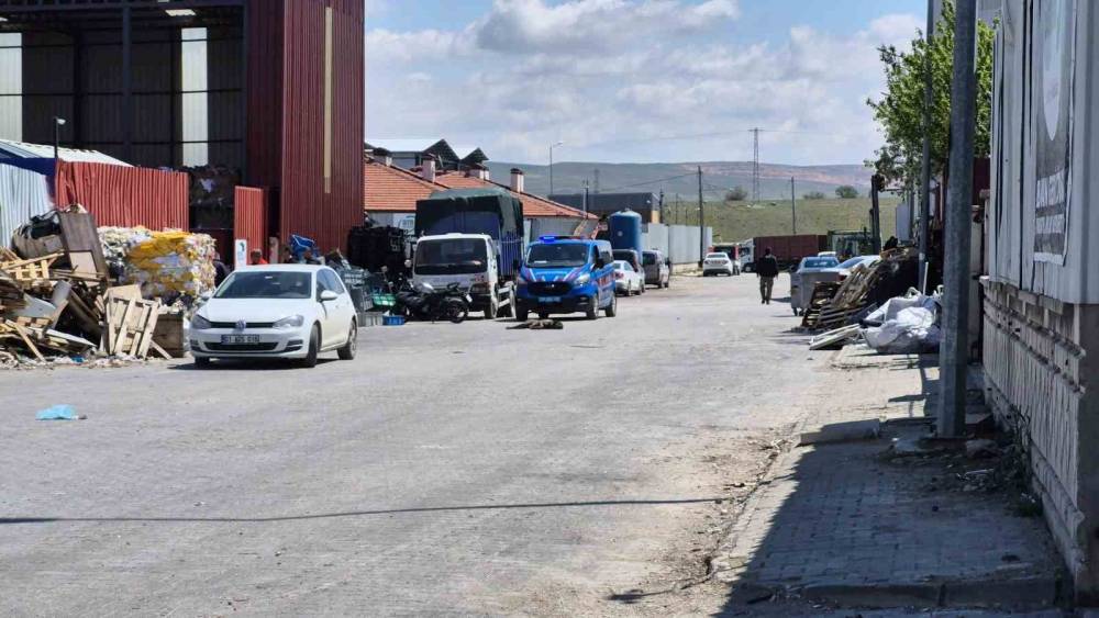 Makineye ayakları sıkışan iş&ccedil;i ağır yaralandı
