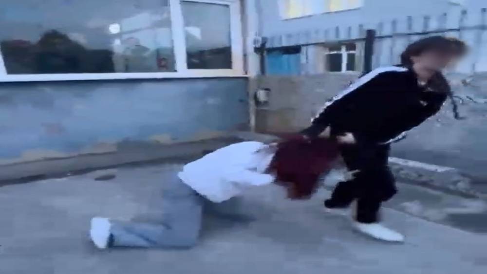 Samsun&rsquo;da kızların akran zorbalığı: Darbedip kameraya &ccedil;ektiler
