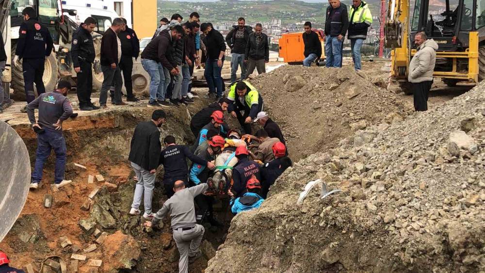 Kanalizasyon &ccedil;alışması sırasında toprak altında kalan iş&ccedil;i kurtarıldı
