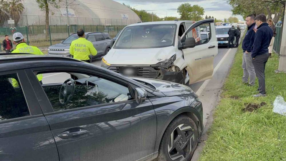 Samsun&rsquo;da 4 ara&ccedil;lı zincirleme kaza: 2 yaralı

