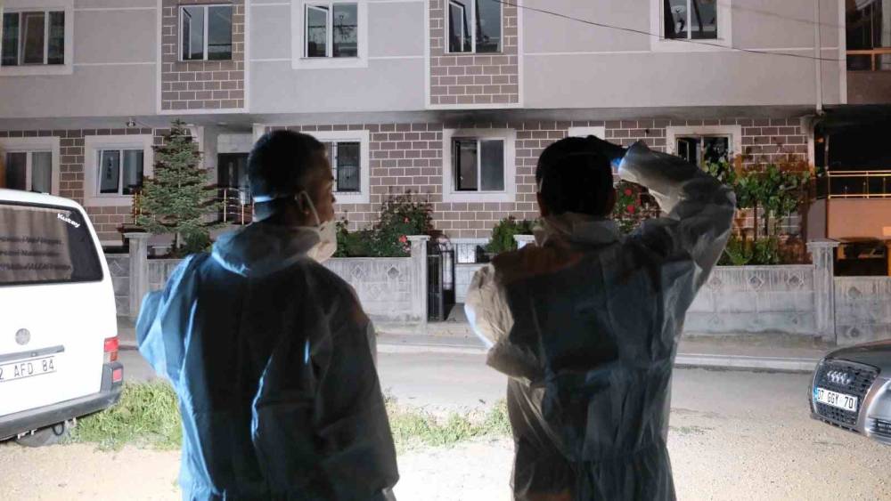 Mutfakta yaşanan patlama sonrası yangın: 3 yaralı
