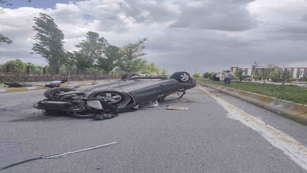 Patnos&rsquo;ta trafik kazası: Ara&ccedil; takla attı, s&uuml;r&uuml;c&uuml; yaralandı
