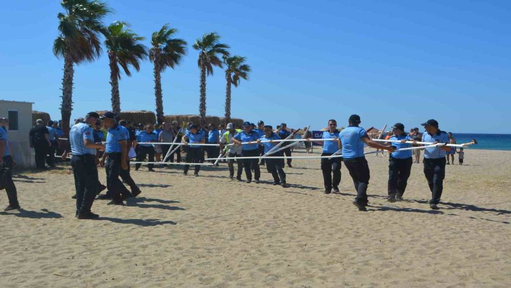 Ayvalık Sarımsaklı plajlarında şezlong ve usuls&uuml;z yapılaşmalara ani operasyon