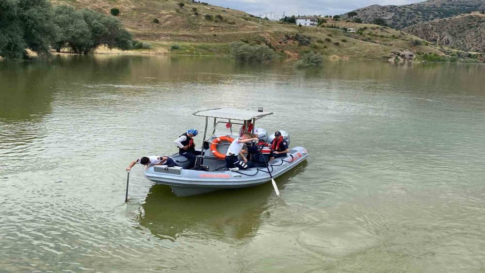&Ccedil;ocuğunu kurtarmak i&ccedil;in Kızılırmak&rsquo;a giren babanın cansız bedeni bulundu
